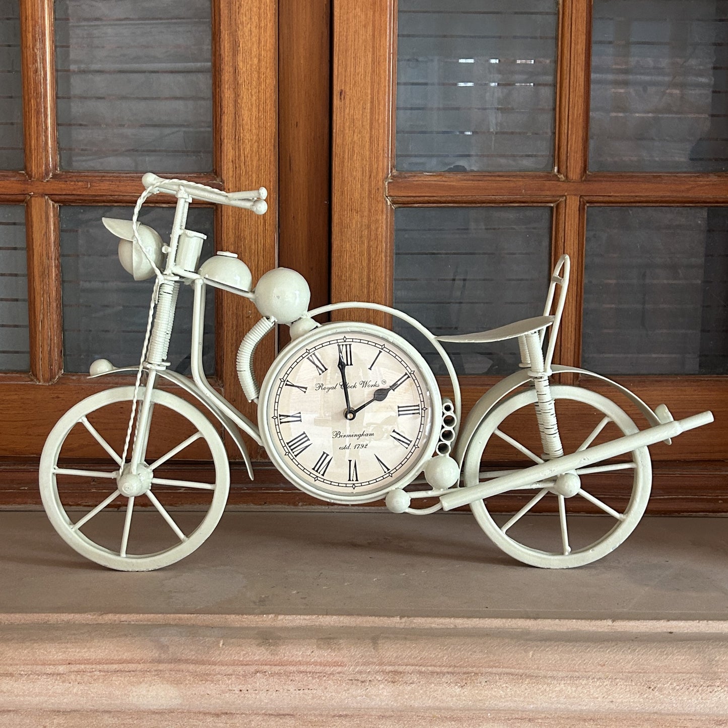 Vintage-Inspired Bicycle Clock - A Whimsical Timepiece for Your Home