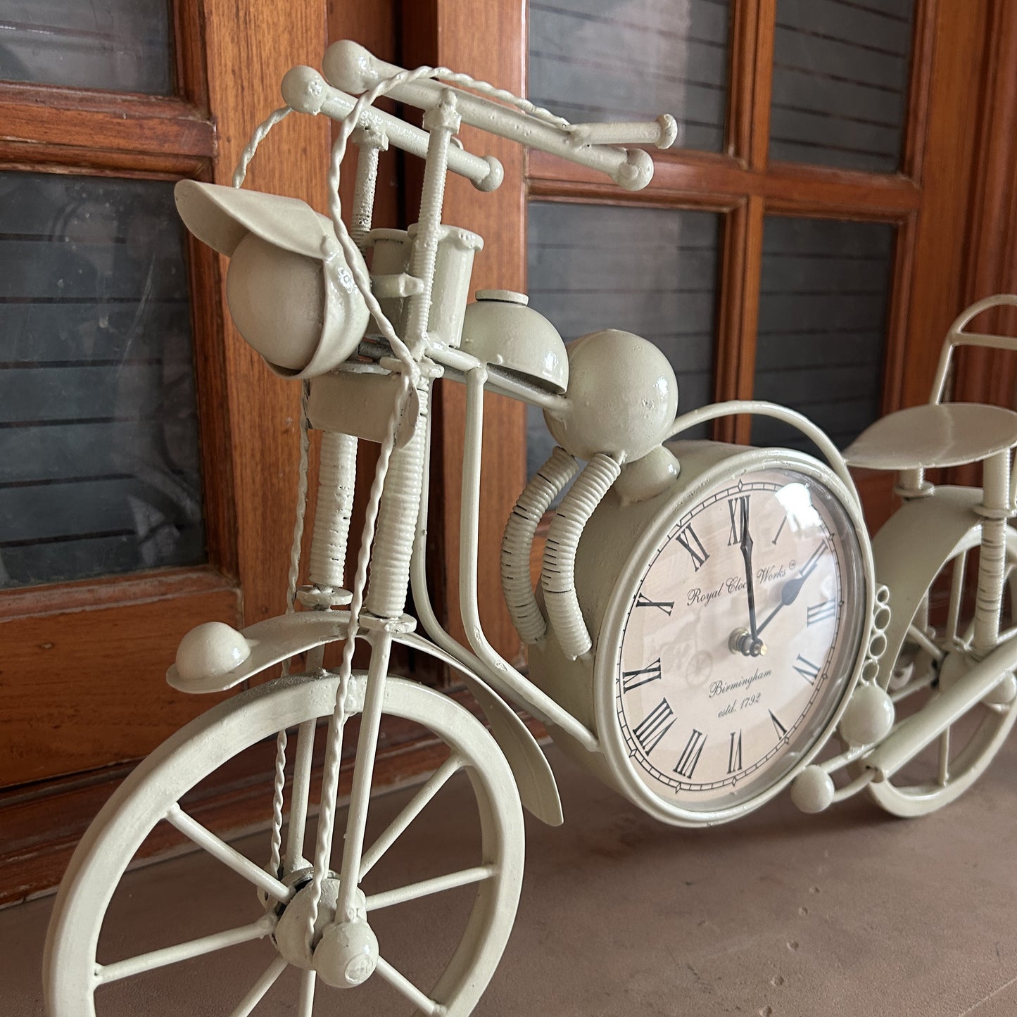 Vintage-Inspired Bicycle Clock - A Whimsical Timepiece for Your Home