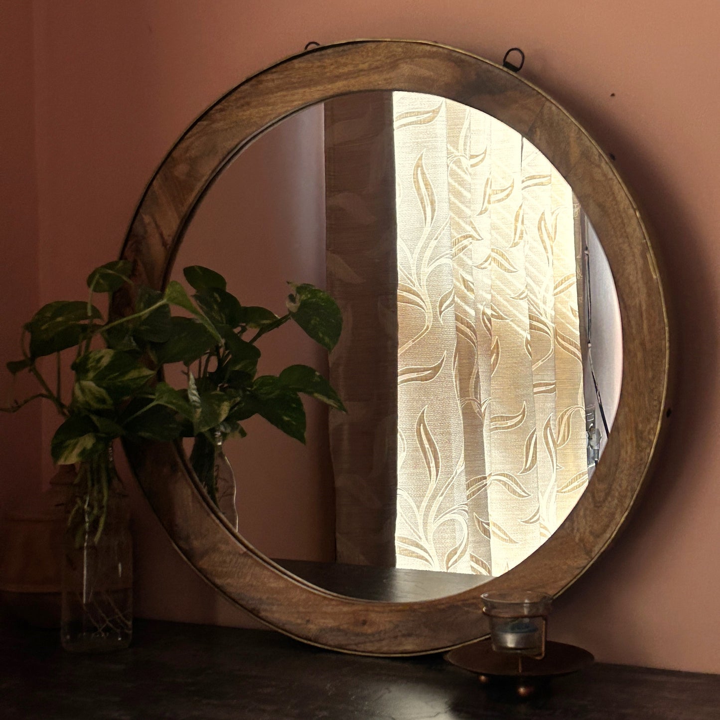 Elegant Round Mirror – Modern Minimalist Design