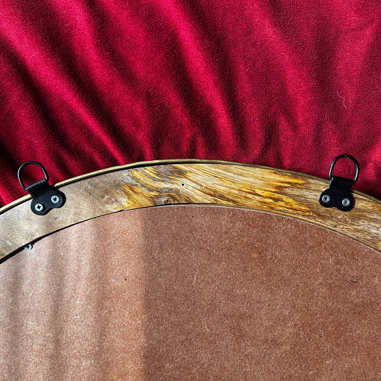Elegant Round Mirror – Modern Minimalist Design